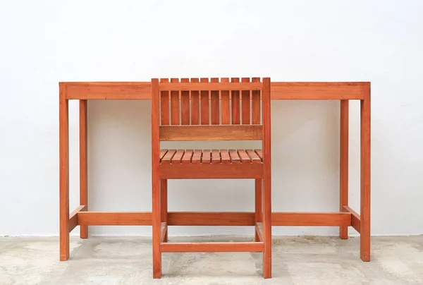 Fából Készült Bútorok Beltéri Szék Asztal Fehér Cement Fal Háttere — Stock Fotó