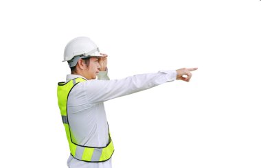 İzole üzerinde beyaz arka plan işaret eden erkek inşaat işçisi