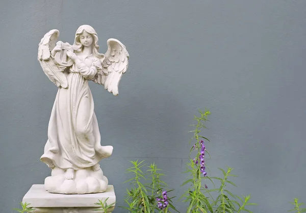 Krásný Anděl Socha Pozadí Šedé Zdi — Stock fotografie