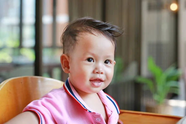 Portret Van Gelukkig Aziatische Babyjongen — Stockfoto