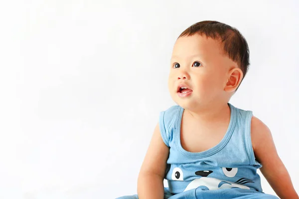 Bebê Menino Retrato Olhando Para Cima Fundo Branco — Fotografia de Stock