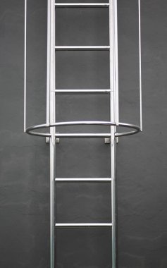 Binanın dikey merdiveni.