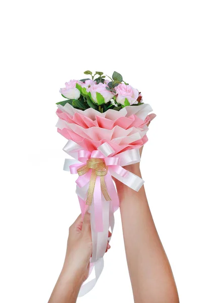 Mãos Mulher Segurando Buquê Rosas Rosa Artificial Isolado Fundo Branco — Fotografia de Stock