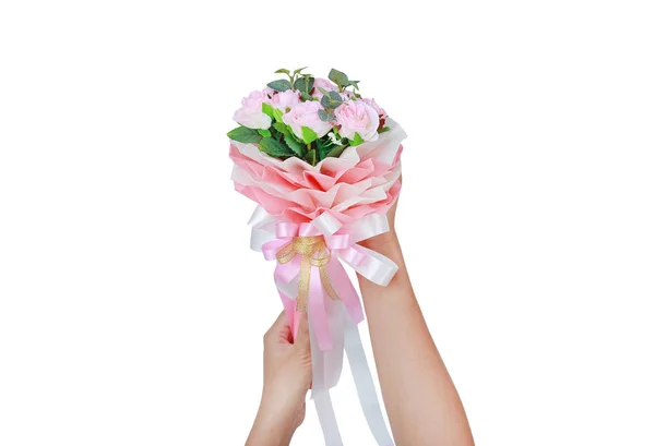 Жінка Тримає Штучні Рожеві Троянди Букет Ізольовані Білому Тлі — стокове фото