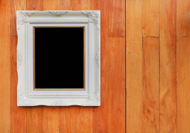 Resminiz için siyah boş alana sahip antika beyaz fotoğraf çerçevesi veya ahşap tahta duvar arka planına yerleştirilen metin.