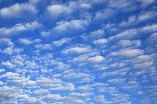 Weiße Wolken Und Blauer Himmel Hintergrund — Stockfoto