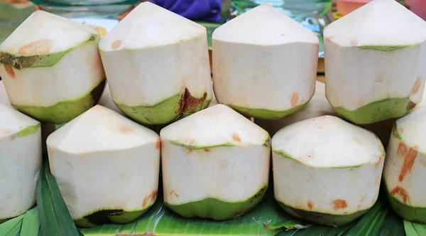 Frische Weiße Aktuelle Kokosnüsse — Stockfoto