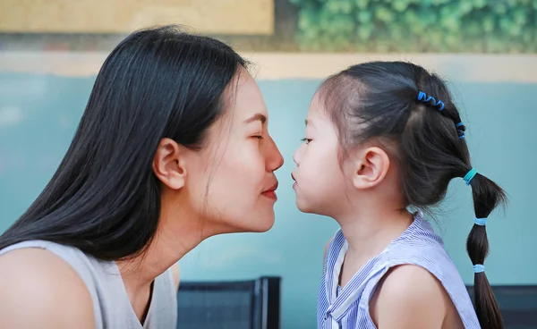 Happy Loving Family Portrait Mother Child Girl Kiss — Stok Foto