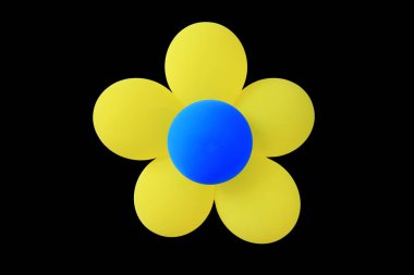 Renkli Balonlar Çiçek siyah arka plan üzerinde izole.