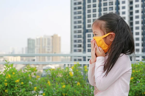 Gyermek Kislány Levegőszennyezés Elleni Védelem Maszkot Visel Bangkok Városában Thaiföld — Stock Fotó