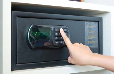 Emniyet kilidi Pad numarası ön görünümünde parmak tuşuna basın. Gizli Şifre Koruması.