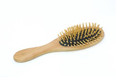 Tarak bir beyaz izole saçlar için