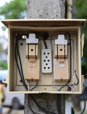 Elektronik bıçak anahtarı (kesme) açık.