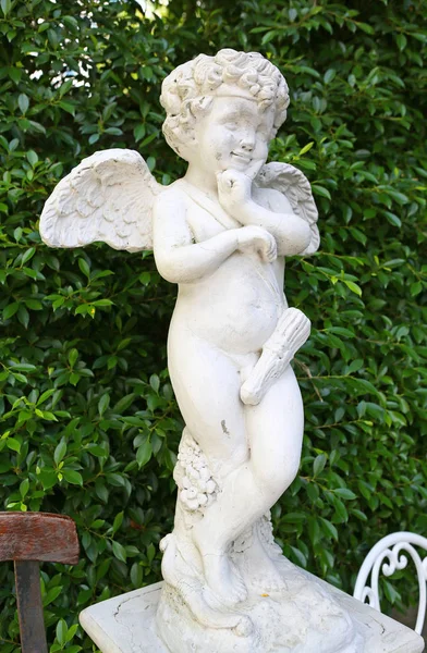 Scultura Cupido Giardino — Foto Stock