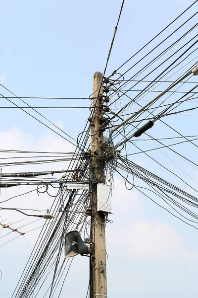 Muchos Cables Eléctricos Postes — Foto de Stock