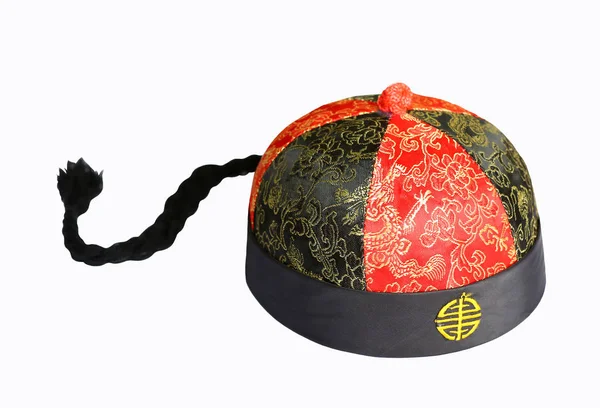 白に隔離された赤と黒の中国の帽子 — ストック写真