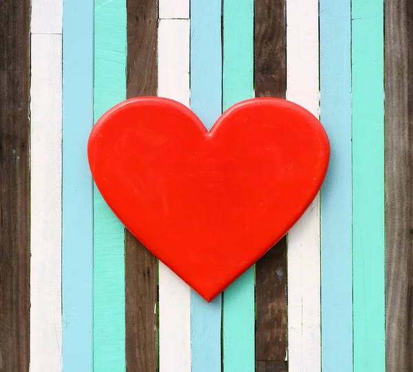 Amor Corazón Rojo Sobre Fondo Pared Madera Vieja — Foto de Stock