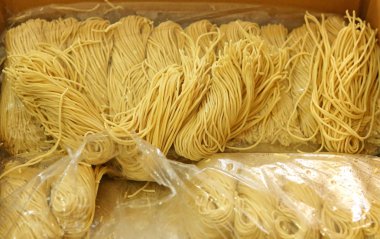 El yapımı erişte ham