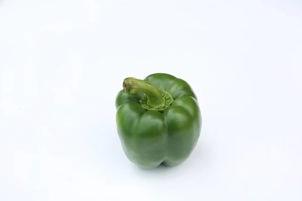 Зеленый Перец Колокольчика Белом Фоне — стоковое фото