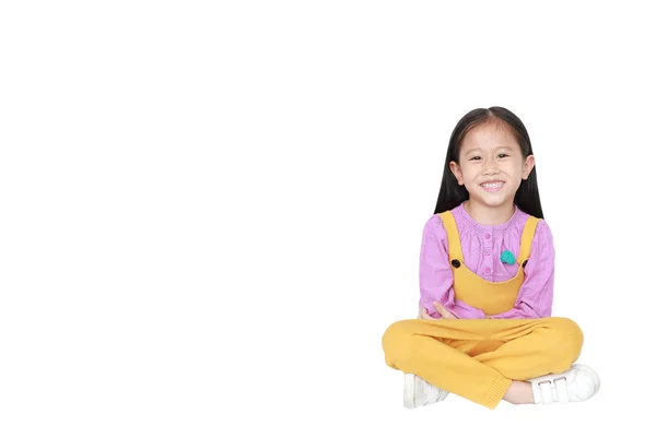 Retrato de menina asiática pequena feliz em rosa-amarelo-ye — Fotografia de Stock