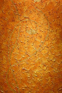 Duvarda soyut altın tay sanatı