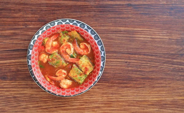 Vynikající Thajské Žluté Kari Krevetami Smaženou Bylinkovou Zeleninovou Omeletou Misce — Stock fotografie