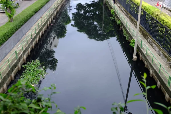 Canal Poluído Esgoto Sujo Uma Área Urbana Bangkok Tailândia Água — Fotografia de Stock