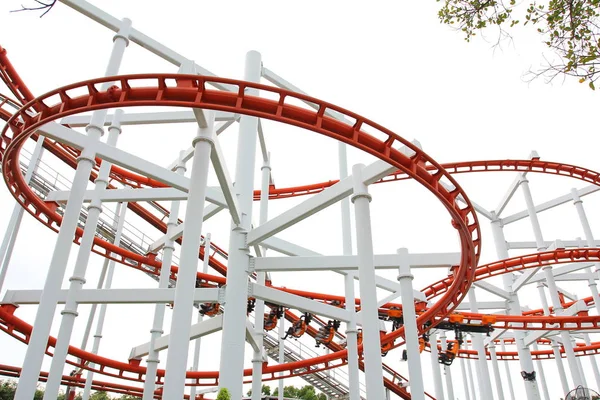 Roller Coaster Track Witte Hemel Achtergrond — Stockfoto