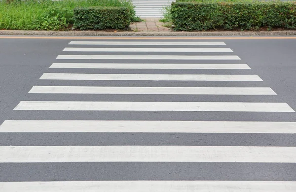 Uma Travessia Pedestre Zebra — Fotografia de Stock