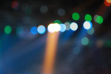 Sahne ışıkları üzerinde bir konser arka plan bulanık.