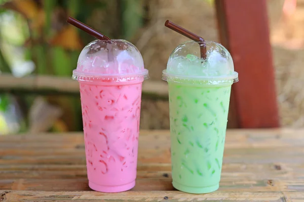 Iced Green Thee Matcha Latte Roze Aardbei Melk Van Sap — Stockfoto