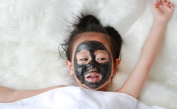 Kid Girl Coal Peeling Face Mask Beauty Concept — Stock Photo, Image