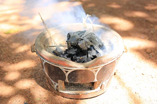 Білий Дим Спалювання Вугілля Ретро Плиті Приготування Їжі Сільській Місцевості — стокове фото