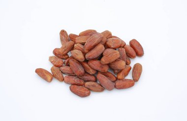 Tatlı kurutulmuş hurma meyve (Phoenix dactylifera) beyaz izole arka plan