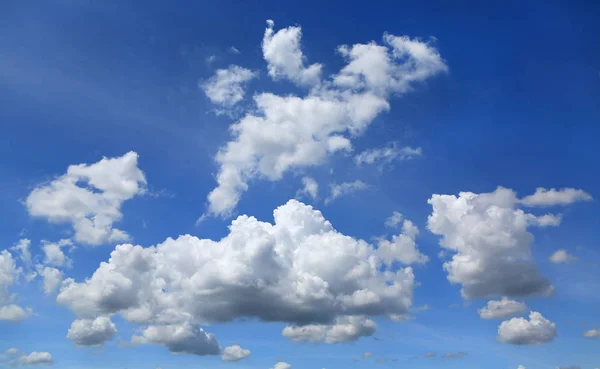 Langit Biru Dengan Latar Belakang Awan Putih — Stok Foto