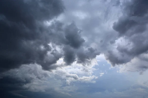 Tmavá Bouře Mraky Obloze Večerním Pozadí — Stock fotografie