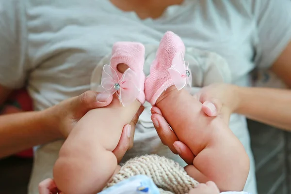 Close Child Legs Pink Sock Hold Mother — Stock Photo, Image