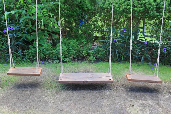 Wooden Swing Hanging Garden — Stock Photo, Image