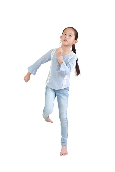 Asiatique Petite Fille Enfant Courir Posture Isolé Sur Fond Blanc — Photo