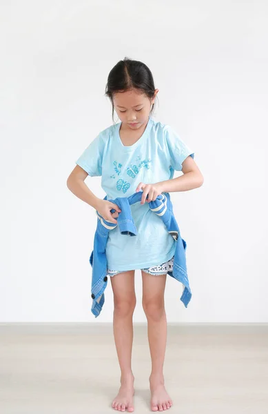 Portret Aziatisch Klein Kind Meisje Dragen Jas Shirt Gebonden Rond — Stockfoto