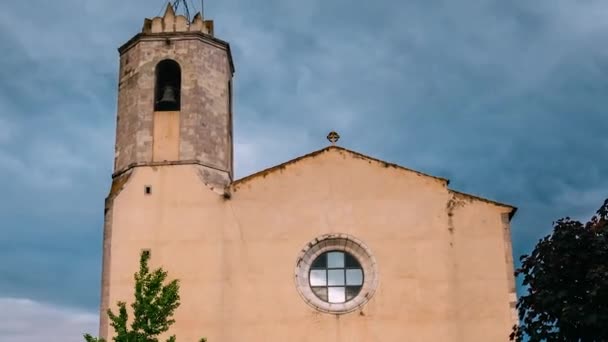 LArmentera, Girona, Spanien. Time Lapse, Timelapse, Time-lapse av kyrkan Vår Fru av Armentera. — Stockvideo