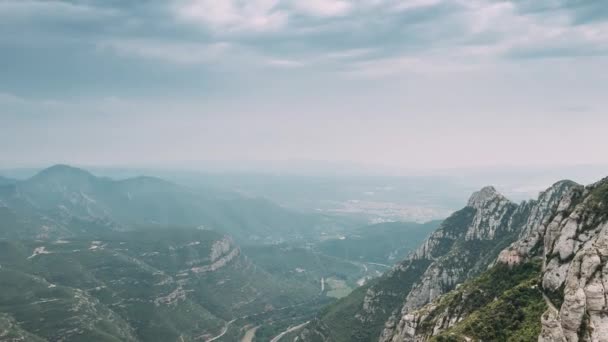 Timelapse, Time-lapse of Montserrat Mountains Barcelona közelében, Katalóniában, Spanyolországban. Része a katalán part előtti tartománynak. Katalónia, Spanyolország. — Stock videók