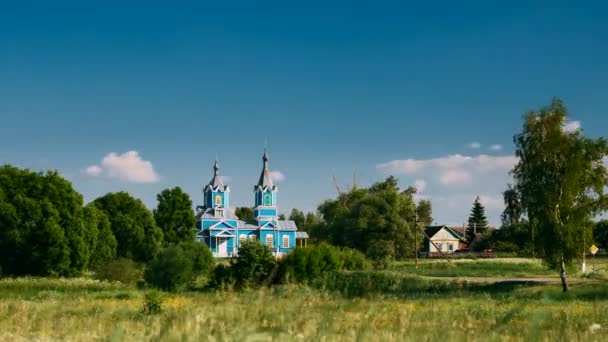 Zaman aşımı, zaman aşımı. Eski Ortodoks Meryem 'in Doğumu Kilisesi Gün batımında Krasnyy Partizan köyünde, Dobrush Bölgesi, Gomel Bölgesi, Belarus — Stok video