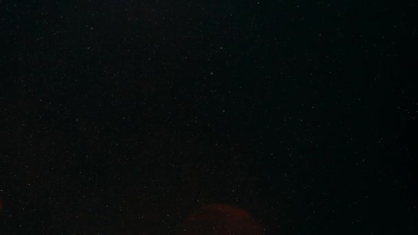 Gece Yıldızlı Gökyüzü Arkaplanı. Doğal Parlayan Yıldızların Gece Görüşü — Stok video
