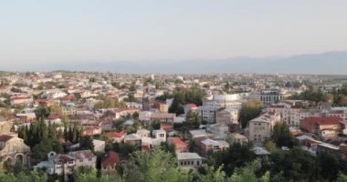 Kutaisi, Georgia. Sonbahar akşamında şehir manzarası