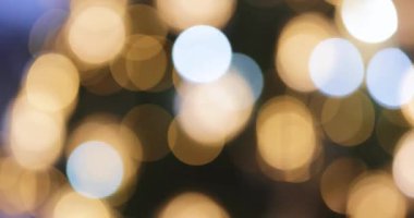 Night City Boke Lights. Neşeli Aydınlanma, Doğal Odaklanamayan Bulanık Bokeh Arkaplan Efekti