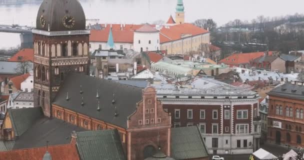 Ρίγα, Λετονία. Top View of Cityscape and Famous Landmark - Riga Dome Cathedral In Misty Fog Rainy Day — Αρχείο Βίντεο