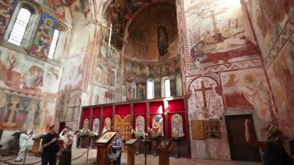 Kutaisi, Georgia. Frescos medievales y altar en el monasterio de Gelati — Vídeos de Stock