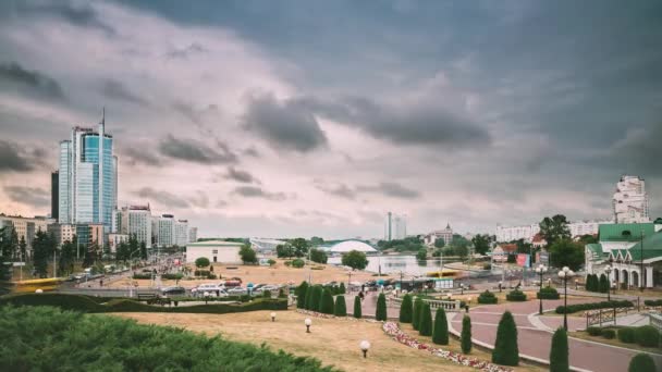 Μινσκ, Λευκορωσία. Όψη του αστικού τοπίου της αρχιτεκτονικής του Μινσκ, στην περιοχή Nemiga. Διάσημο μέρος. Χρονικό όριο, Timelapse, Χρονικό όριο — Αρχείο Βίντεο