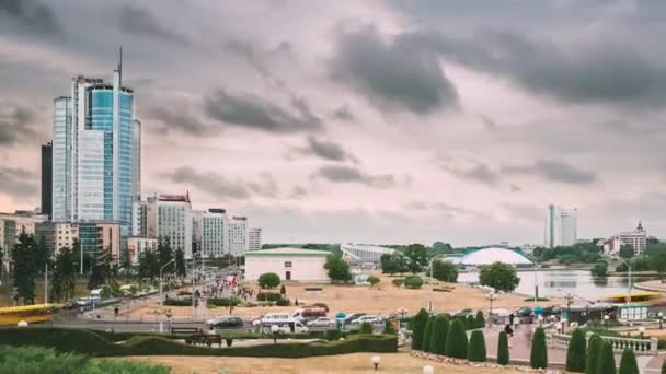 Minsk, Bielorrússia. Vista da arquitetura moderna de Minsk, em Nemiga, distrito de Nyamiha. Famous Place. Time Lapse, Timelapse, Time-lapse — Vídeo de Stock